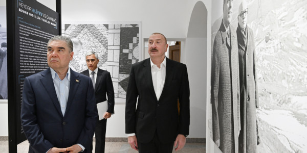 Prezident İlham Əliyev və Qurbanqulu Berdiməhəmmədov Şuşada “Heydər Əliyev və Qarabağ” sərgisi ilə tanış olublar