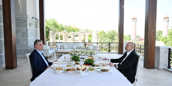 Prezident İlham Əliyev və Qurbanqulu Berdiməhəmmədov Şuşada birgə nahar ediblər