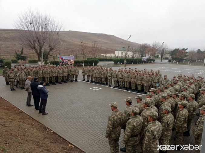 Azad edilmiş ərazilərdə hərbi qulluqçularla görüşlər keçirilib