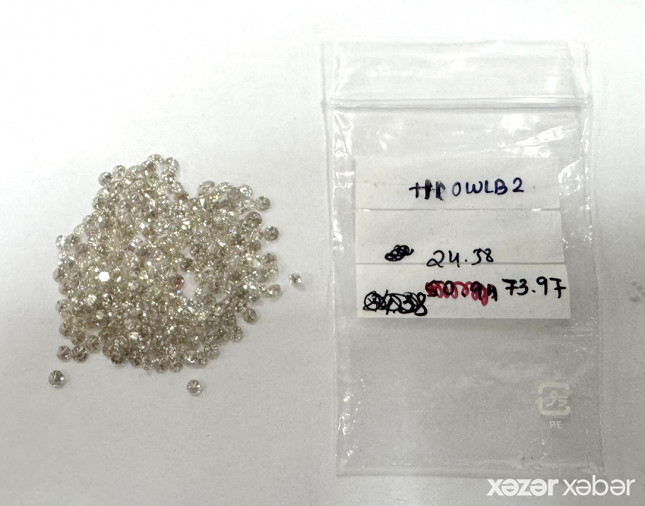 Sərnişinin əl yükündə 548 karat brilyant aşkarlandı