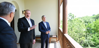 İlham Əliyev və Qurbanqulu Berdiməhəmmədov Şuşada Mehmandarovların malikanə kompleksində olublar