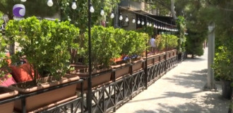 Yasamalda restoran piyadaların yolunu zəbt edib