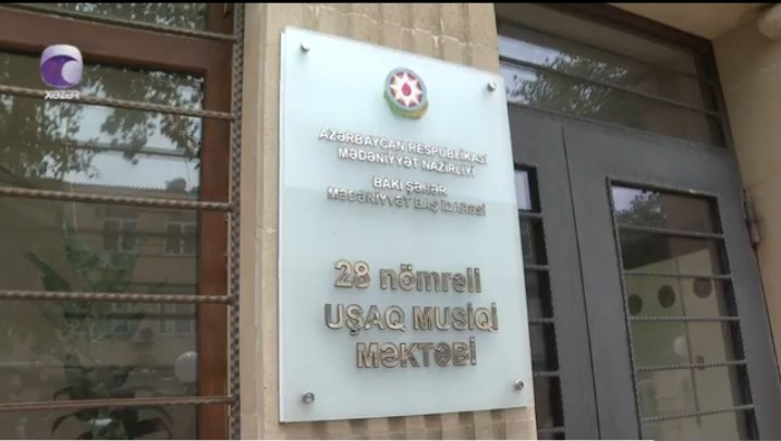 Səs yazısı yayılan müəllimə açıqlama verdi