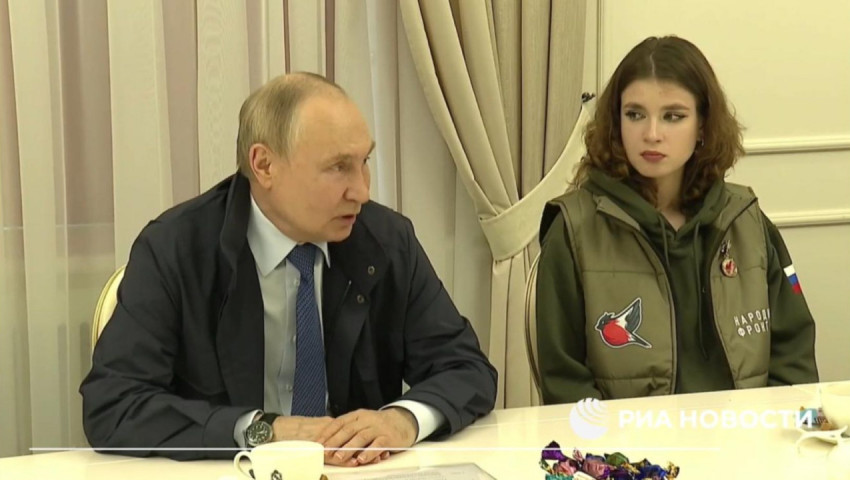 Putin regionun tam azad edilməsindən sonra ilk dəfə Kurska səfər edib