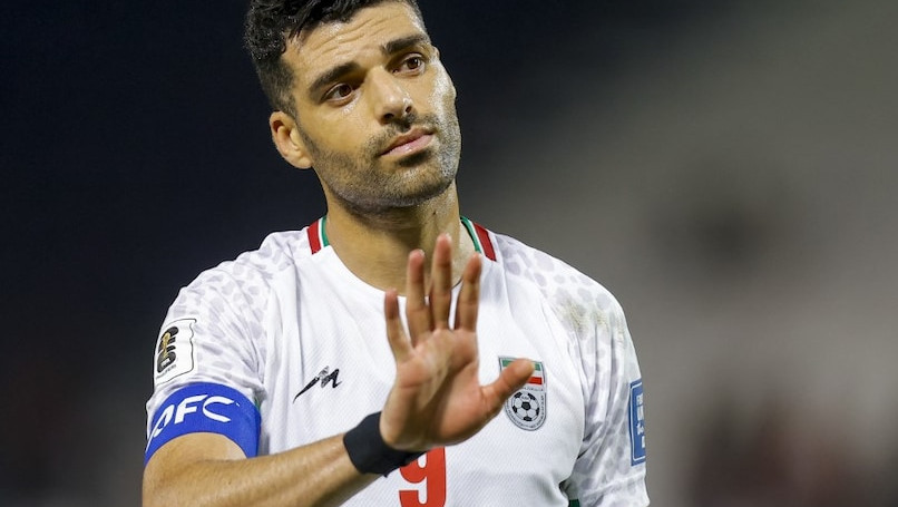 İranlı məşhur futbolçu Tehrandan ayrılaraq 1000 km-dən çox məsafəni maşınla qət edib