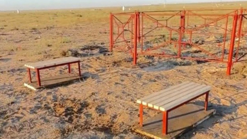 Aktau yaxınlığında AZAL-a məxsus təyyarənin qəzaya uğradığı yerdə xatirə abidəsi qurulub